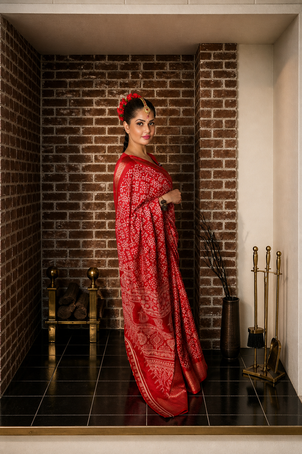 VASTRAYAM Red Bandhani Chiffon Saree With Woven Border