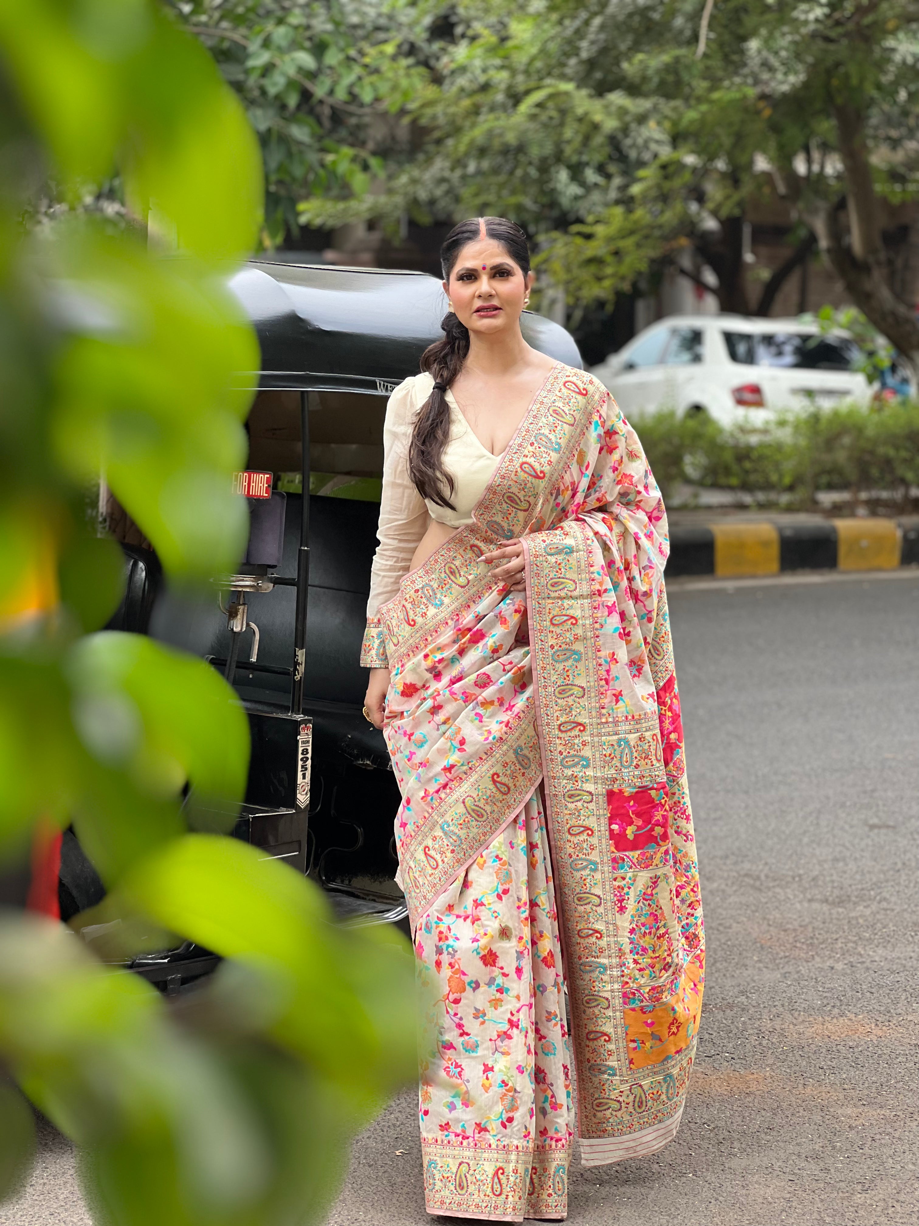 VASTRAYAM Exclusive Beige Printed Saree – Timeless Elegance