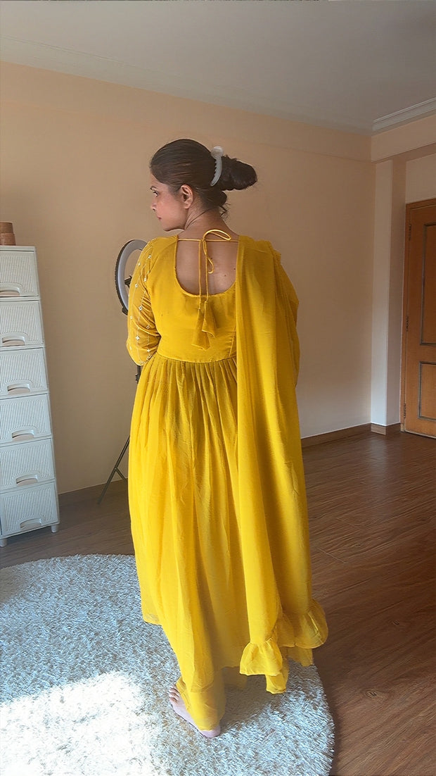 🌸 VASTRAYAM Vardha – Yellow Georgette Suit Set 🌸