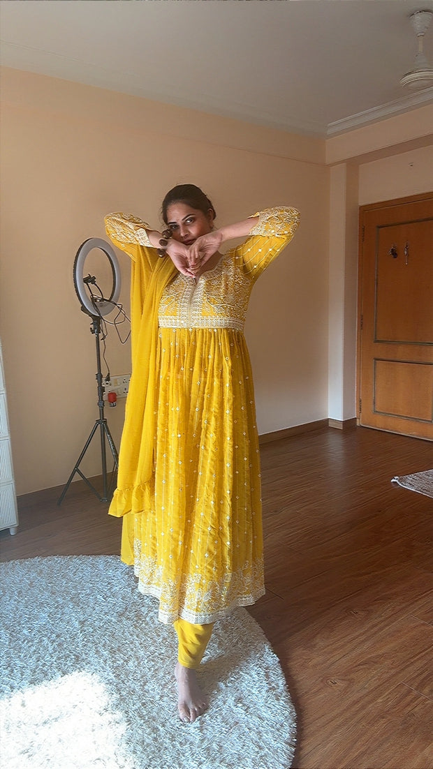 🌸 VASTRAYAM Vardha – Yellow Georgette Suit Set 🌸