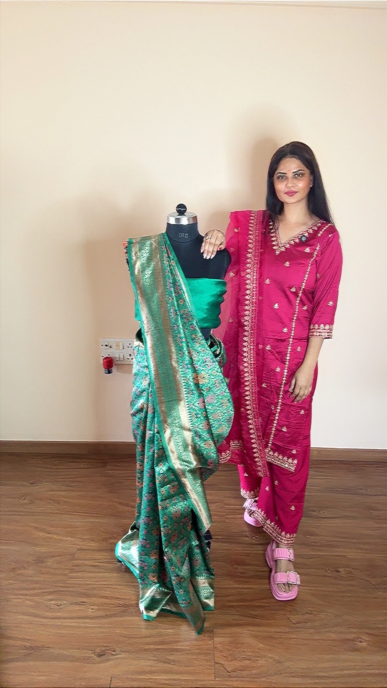 VASTRAYAM Exclusive Green Banarasi Silk Saree with Zari Weave