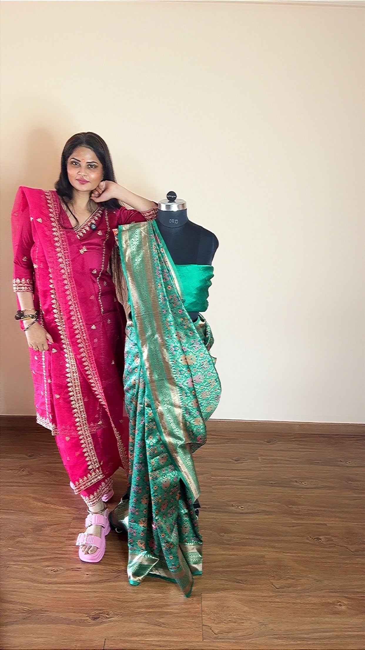 VASTRAYAM Exclusive Green Banarasi Silk Saree with Zari Weave